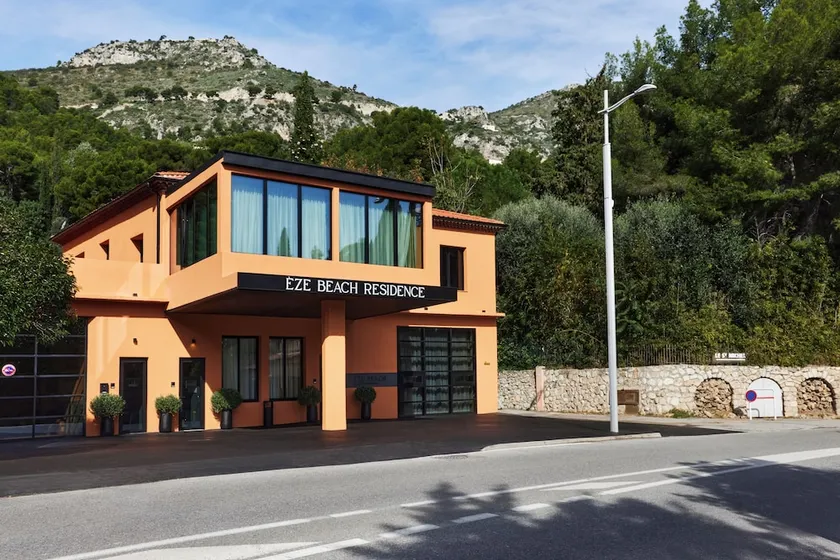EZE BEACH Residence - Image 1