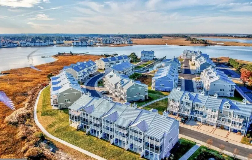 Bayfront Community, bådslip og solnedgange. - Image 1