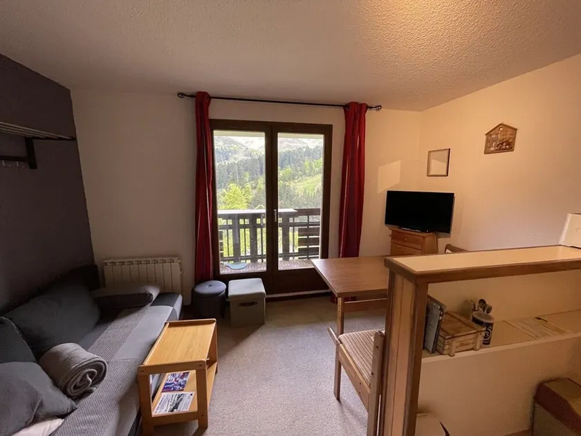 Cozy cabin studio at the slopes, pets allowed - Image 1