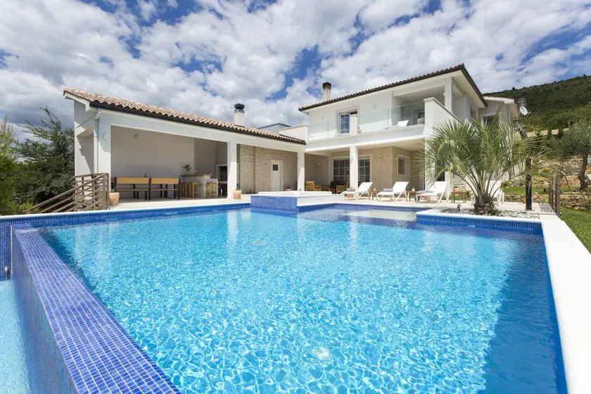 Villa Sunny Day with Pool - Image 1