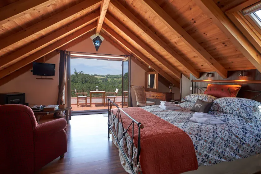 Queen bed studio loft apartment - bathroom, kitchenette & terrace 7km Obidos - Image 1