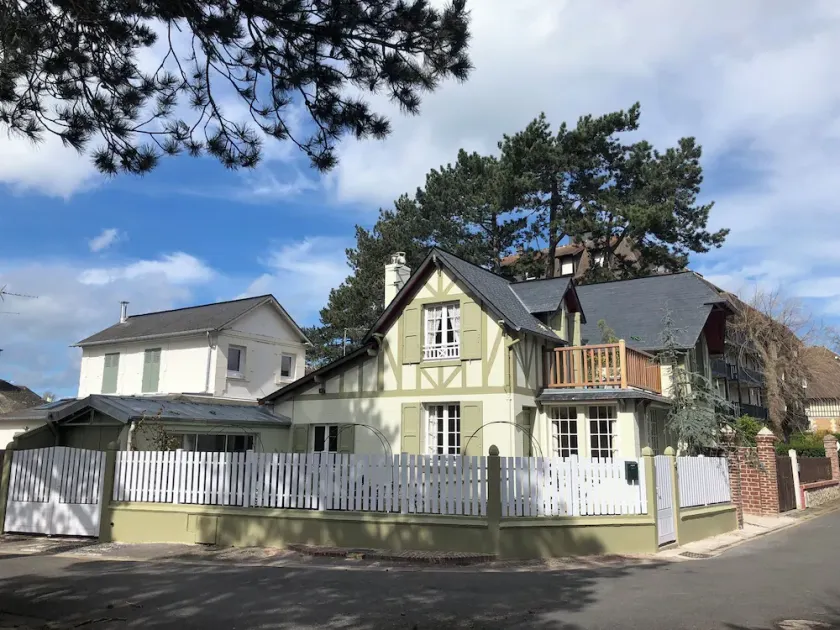 Hus 200m stranden mellem bord og Hippodrome Deauville, meget godt placeret - Image 1