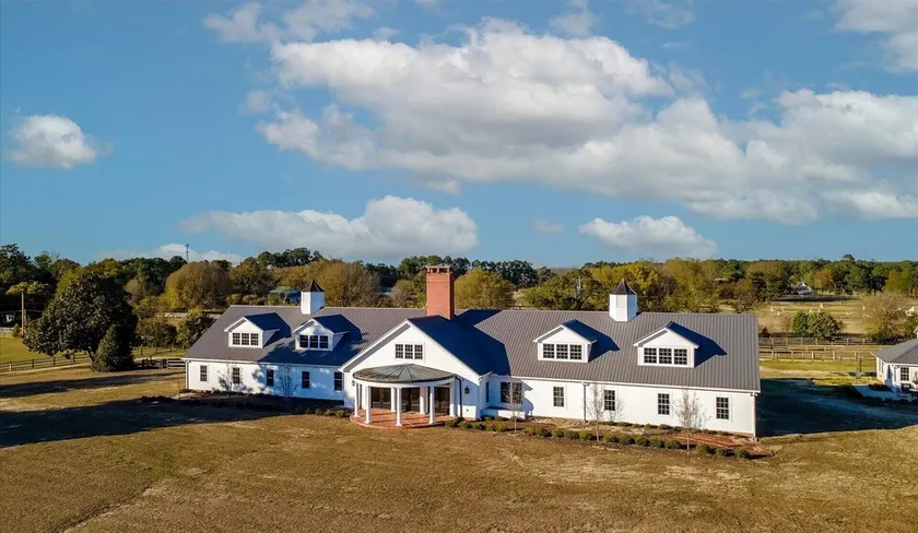 Golf & Hunting Retreat - Luxury Historic Barn Near Pinehurst - Image 1