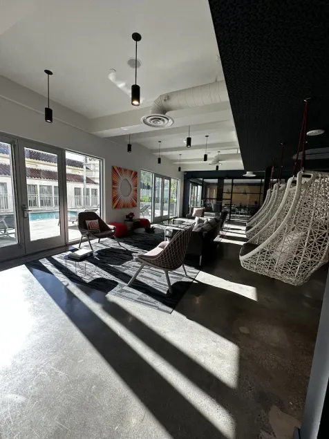 Central location - Image 1