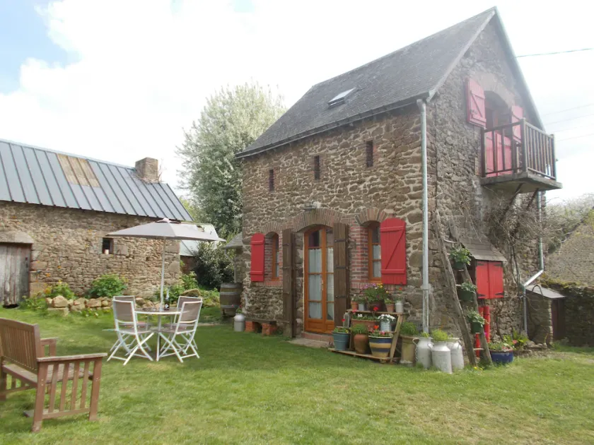 Intimate stone-built stable, suitable for couples in a rural setting - Image 1