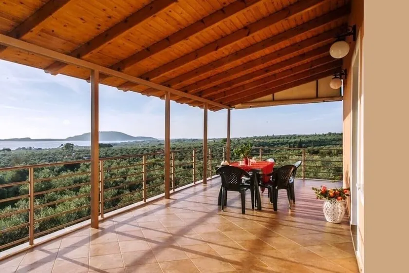 Seaview Flat In An Olive Grove By The Beach - Image 1