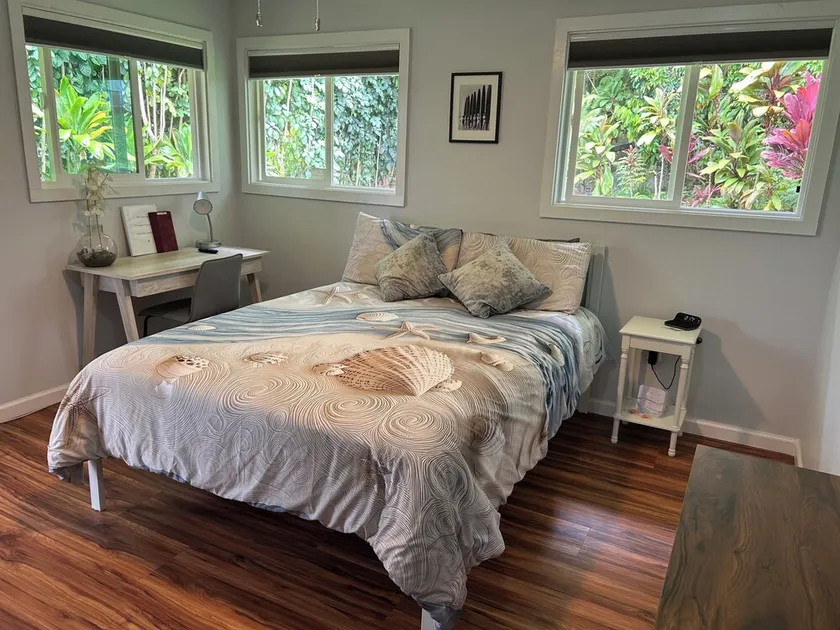 Private Studio, 10 min walk to Hakalau Beach, Hamakau Coast. 15 min to Honoli'i - Image 1