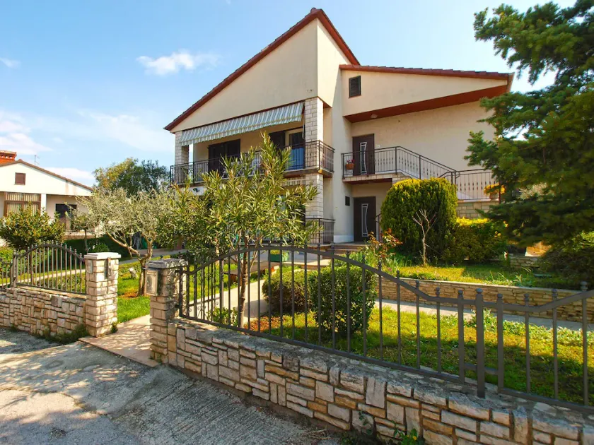 Apartment 1844/22077 (Istria - Pula), 3500m from the beach - Image 1