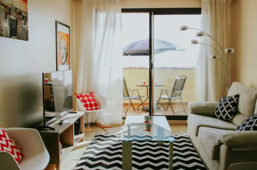 Superb Sunny Penthouse with Sea Views - Image 1