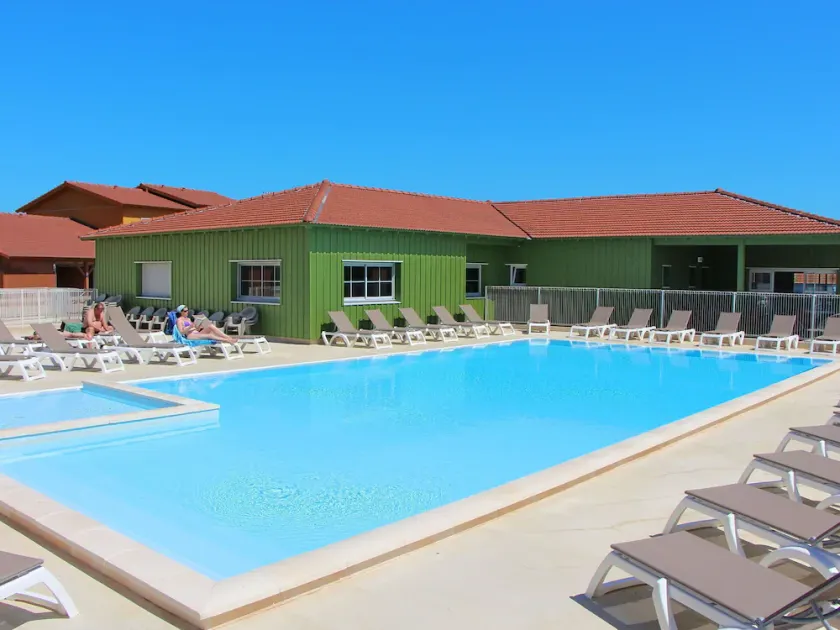 Beautiful apartment in villa for 4 guests with A/C, WIFI, pool, terrace and pets allowed - Image 1