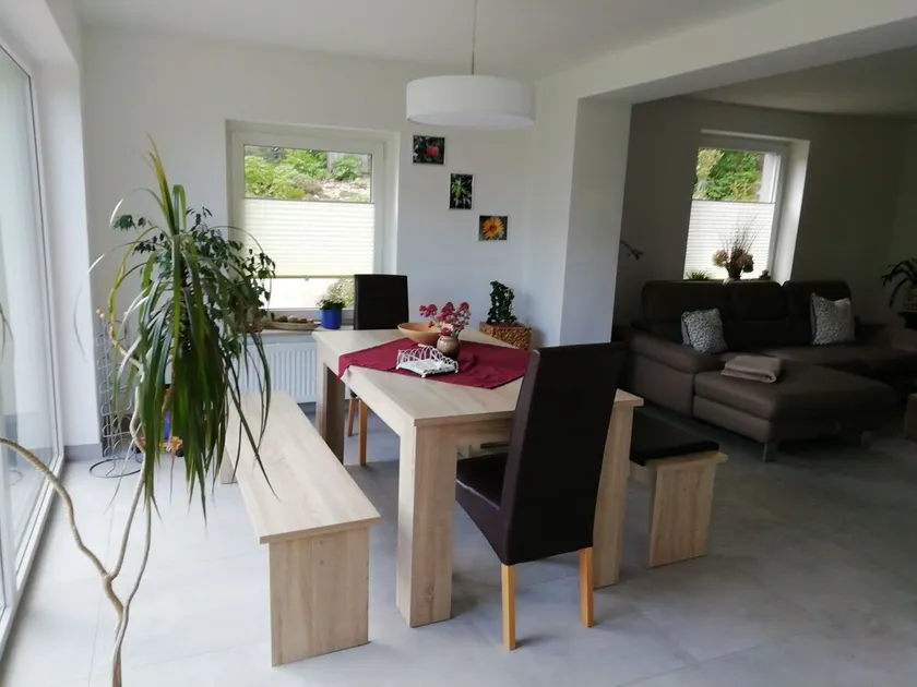 -SANIERTE- Idyllische Ferienwohnung direkt am See mit hauseigenem Badesteg - Image 1