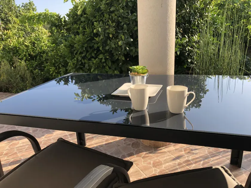 Apartment 100m from sea, with covered terrace, citrus trees - Image 1