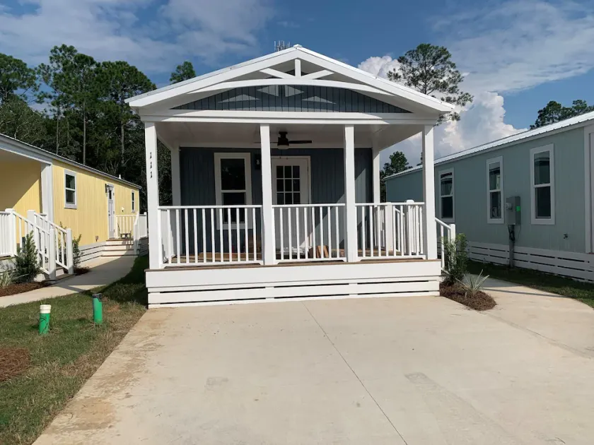 Short drive to the beautiful 30-A beaches!! Cozy Riverwalk Landing Cottage 5-E - Image 1