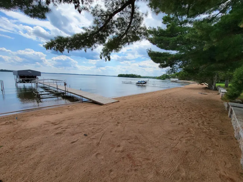 Woman Lake Beach House - Family Reunion - Private 100' Wide Beach - Image 1