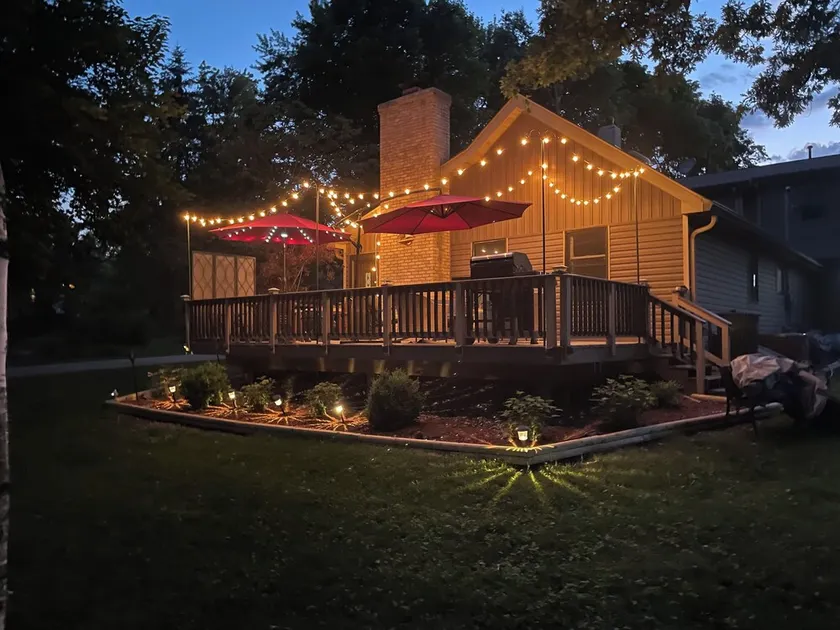 Relaxing  Delavan home across street from lake sleeps 10, 4 bedrm.Dogs welcome! - Image 1