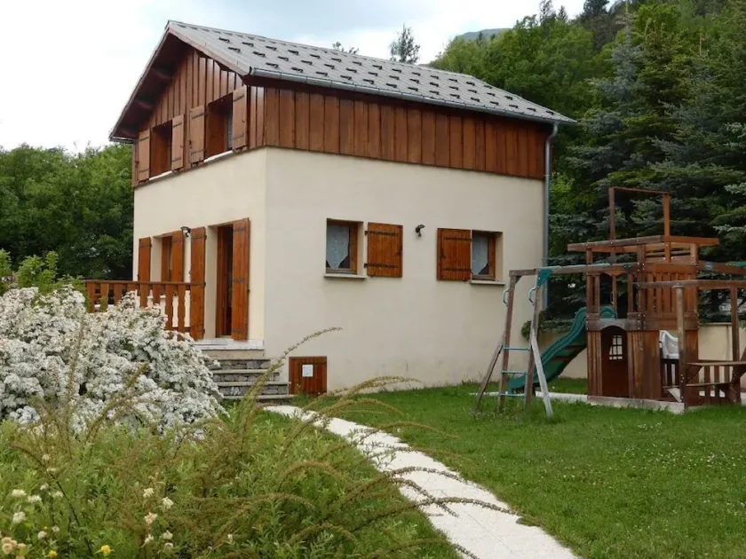 6-person chalet in the heart of Champsaur - Image 1