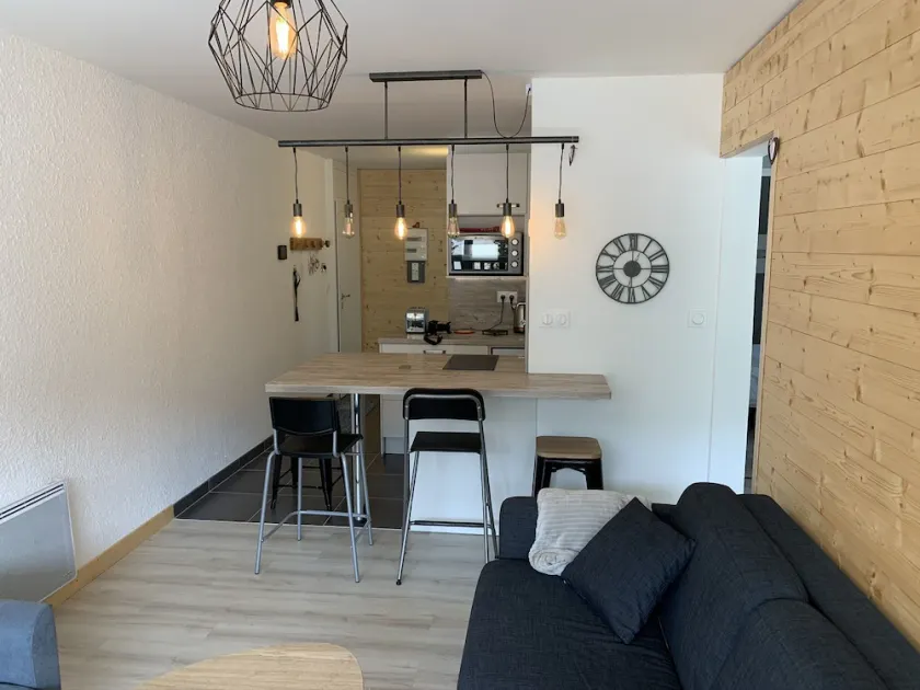 Recently renovated and well-equipped 3-room apartment at the foot of the slopes - Image 1