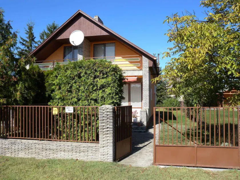 Maison de vacances avec TV couleur satellite et micro-ondes - Image 1