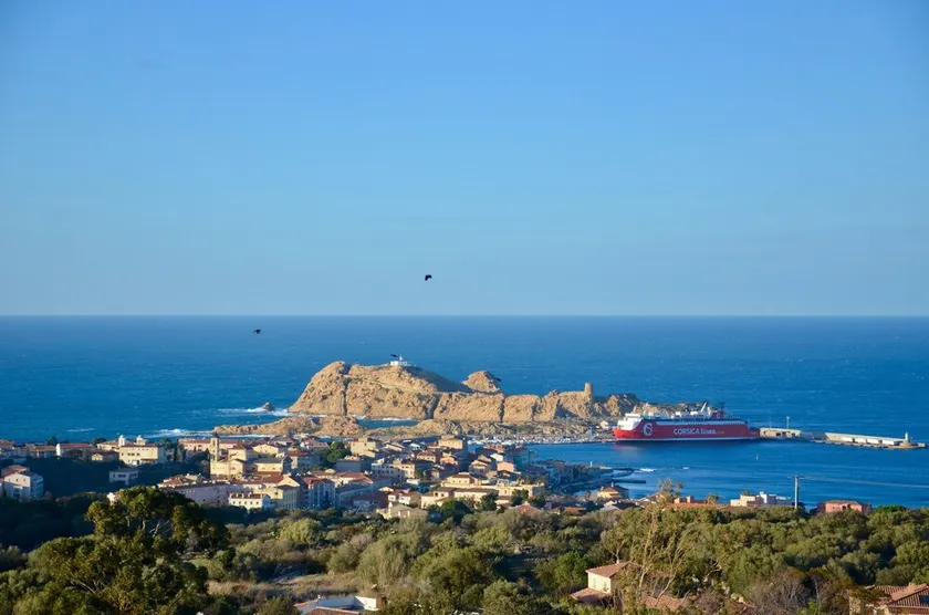 L'Ile-Rousse, lindo apartamento para 4 pessoas, estacionamento privativo, com vistas deslumbrantes do mar - Image 1