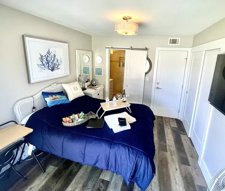 Serene Del Mar Beach Private Entrance 1 BD 1 BA Suite. - Image 1