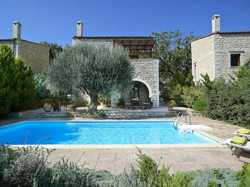 Traditional Pool Villa with 3 Bedrooms in Rethymno - Image 1