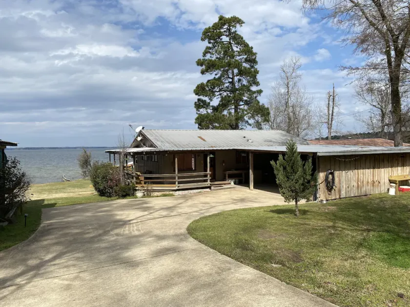 Private lakefront home with amazing views! - Image 1
