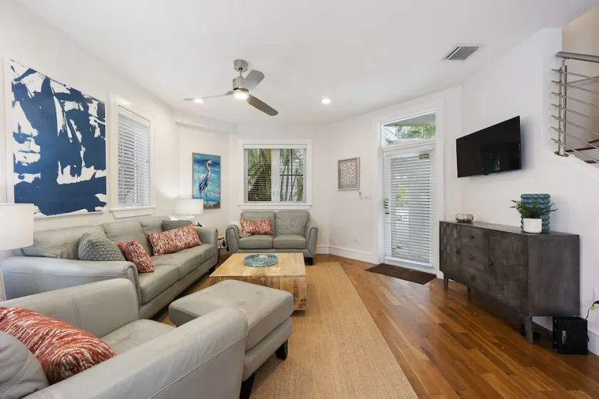 Location, location, location in the heart of Old Town! - Image 1