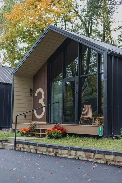 Rustic Lakefront Chalet #3/ Pocono, 5 min Camelback - Image 1