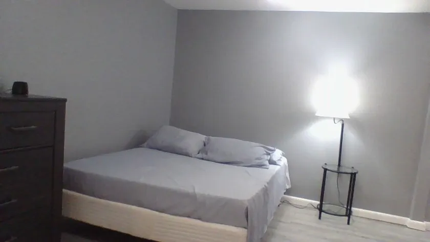 Quiet and comfortable fully furnished 1 bedroom apartment. - Image 1