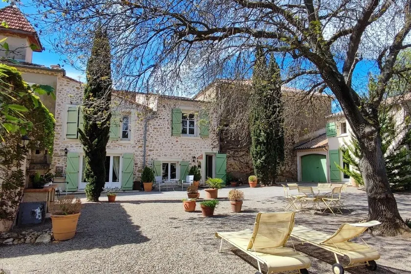 Beautiful domaine with private pool and park - Image 1