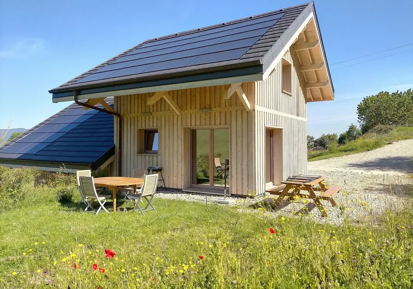 Appartement \"Le Chalet De La Source\" avec vue sur les montagnes, terrasse privée et Wi-Fi - Image 1
