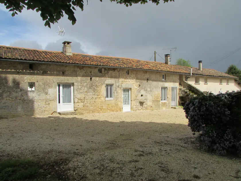 Longère dans le sud Deux Sèvres - Image 1