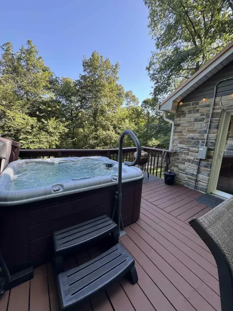 Secluded, pet friendly, fishing, hot tub, Wi-Fi! - Image 1