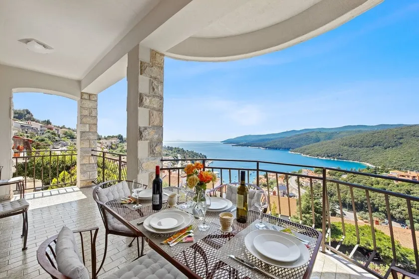 Apartment with Outstanding Sea View (Lady M Gold) - Image 1