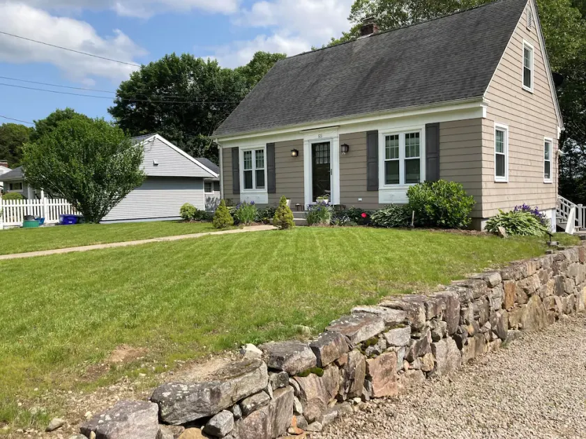 Visit MYSTIC & R.I. BEACHES. LOVELY HOME, short drive to Misquamicut & Foxwoods! - Image 1
