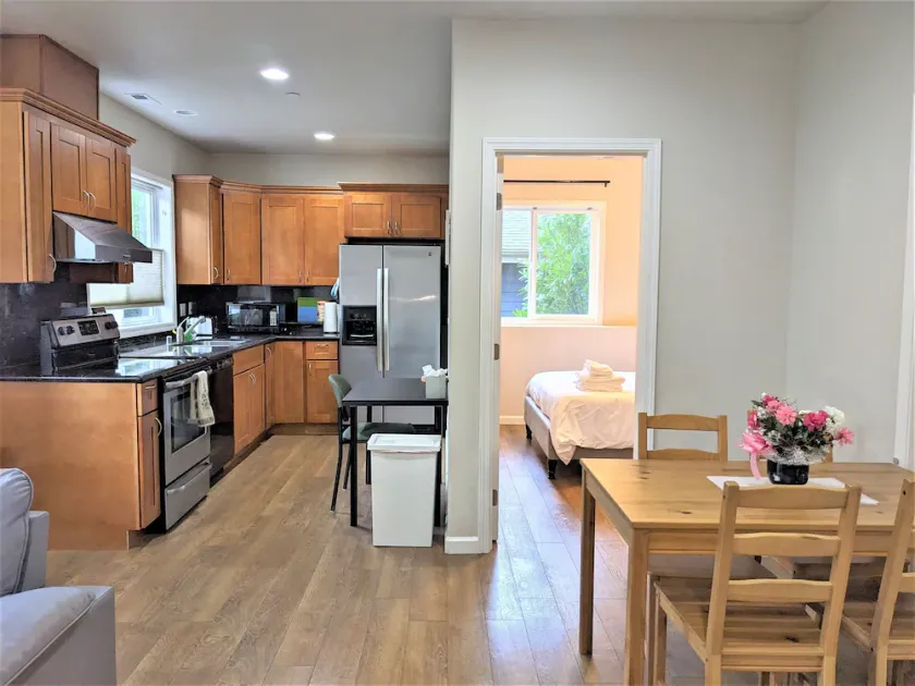 Cozy two bedroom in quiet neighborhood - Image 1