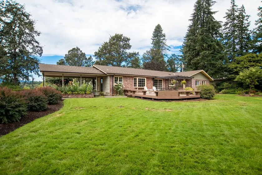 Newly Renovated! Peaceful Country Farmhouse with Hot Tub and Pool - Image 1
