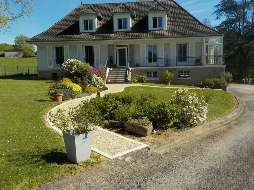 CHARMANT APPARTEMENT DANS MAISON DE CARACTERE - Image 1
