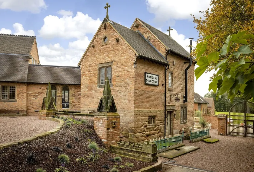 Exposed timbers, a feature stone fireplace, flagstone and oak floors – The Chapel has a wealth of pe - Image 1