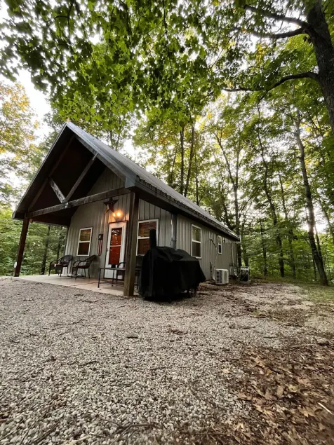 Cozy Fireside Cabin, Great for Couples, Families and Outdoorsmen! - Image 1