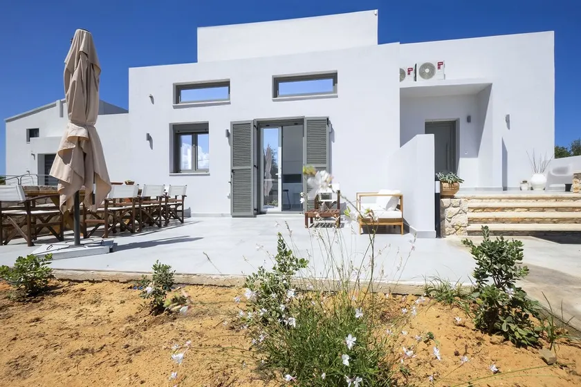 A beautiful apartment in Agios Onoufrios, Akrotiri, Chania - Image 1