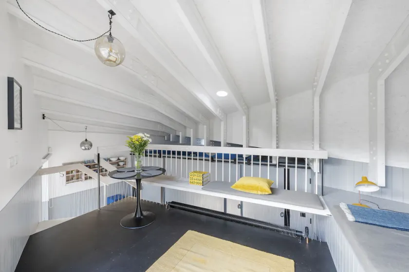Canal-side architect-designed tiny house - Image 1