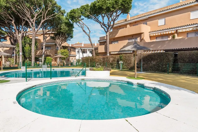Apartment in Strandnähe mit WLAN, Klimaanlage, Pool, Terrasse und Balkon - Image 1