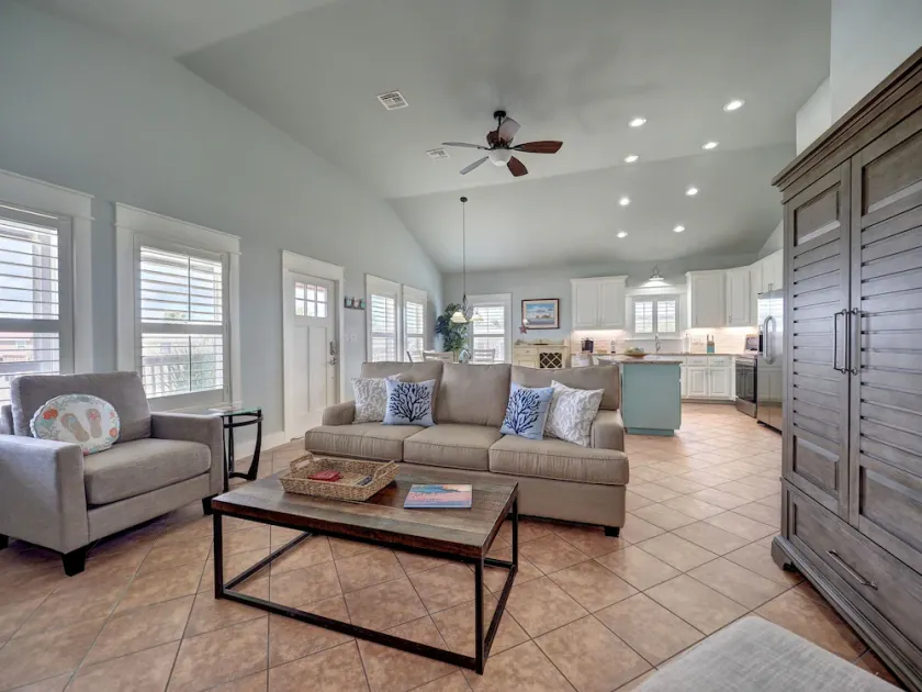 Golf Cart friendly Coastal Oasis! Spacious, Near Beach, Fishing, Shops & Pool! - Image 1