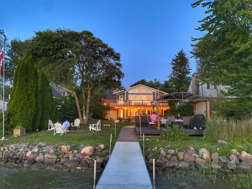 Sunset Lake Home-Hot Tub / Cykler / Paddle Board / Kajakker / Brande / Island Raft - Image 1