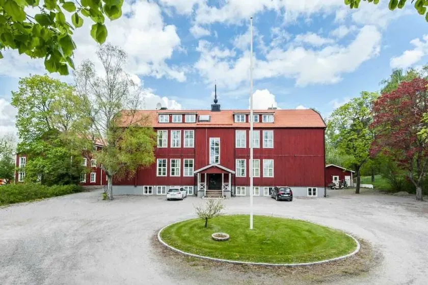 Deus Hotel - Image 1