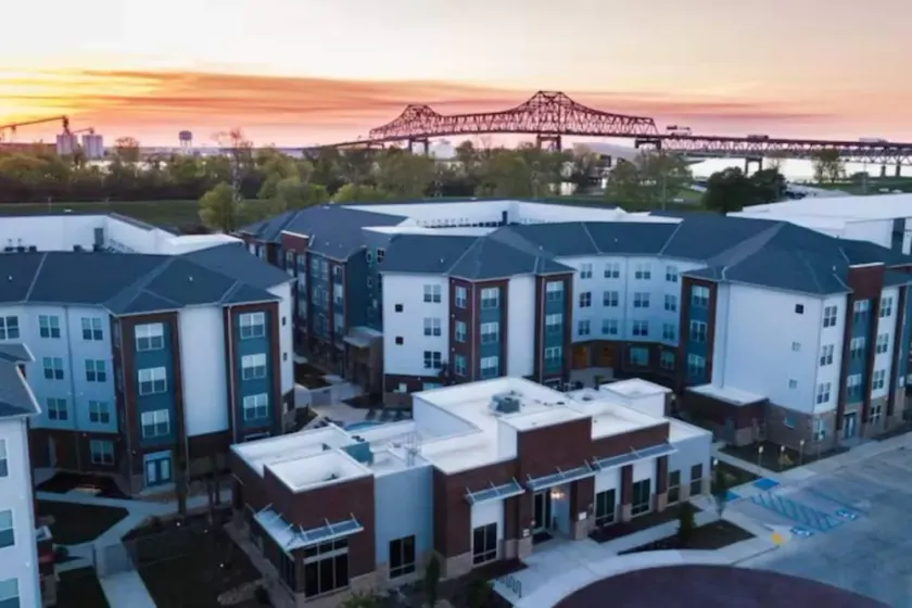 River House Apartments  - Image 1
