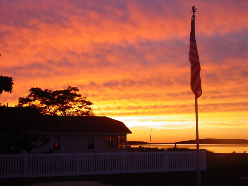 SAG HARBOR PRIVATE BEACH ON NOYAC BAY! BOOK NOW! THIS SUMMER SPECTACULAR VIEWS! - Image 1