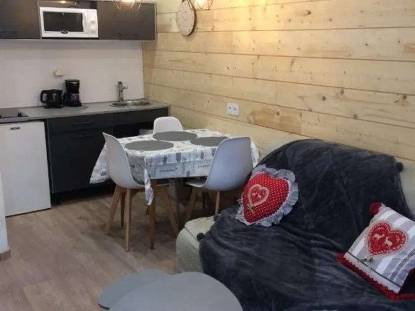 Cauterets: Apt 2 Chambres, Balcon, WIFI - FR-1-401-26 - Image 1