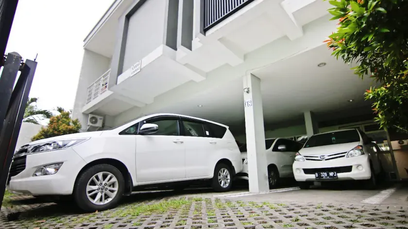 1 Bedroom Guest House, 10 mnts from Tunjungan Plaza - Image 1